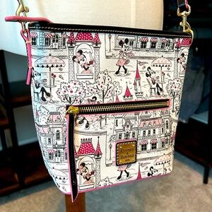 Minnie Mouse/Disneyland Dooney & Bourke crossbody-like new